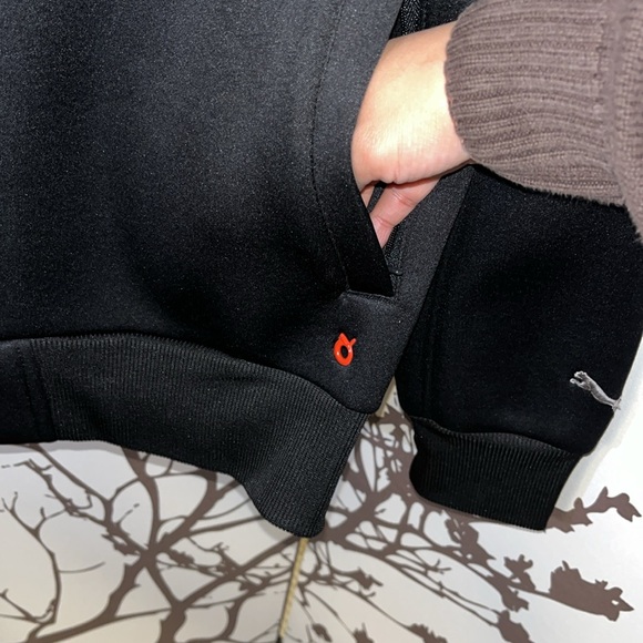 PUMA Size M Men’s Black & Embroidered Grey/White Zip Up Sweater w/Hood NWOT $75 - Picture 5 of 13